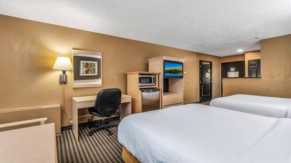 Seven Oaks Hotel Regina, SureStay Coll Room