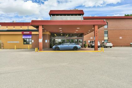 Seven Oaks Hotel Regina, SureStay