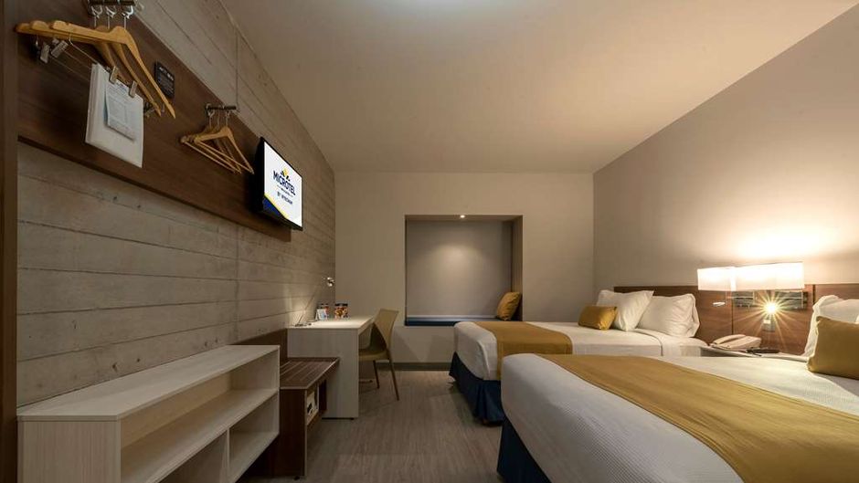Microtel Inn & Suites Irapuato Room