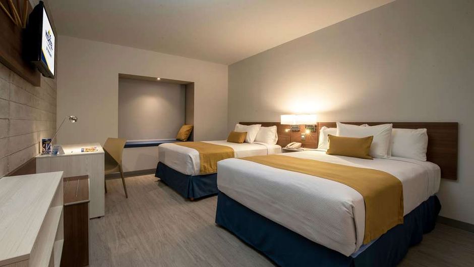 Microtel Inn & Suites Irapuato Room