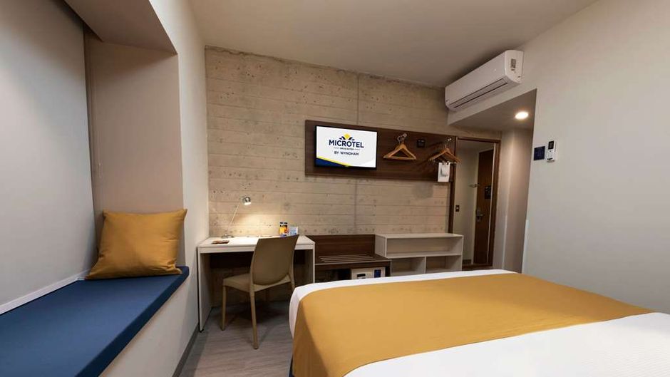 Microtel Inn & Suites Irapuato Room