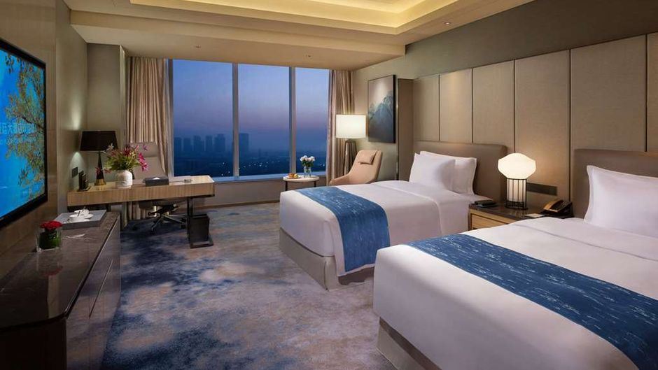 Wyndham Grand Plaza Royale Eve Room