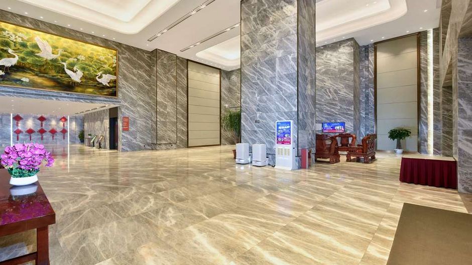 Ramada Plaza by Wyndham City Center Lobby