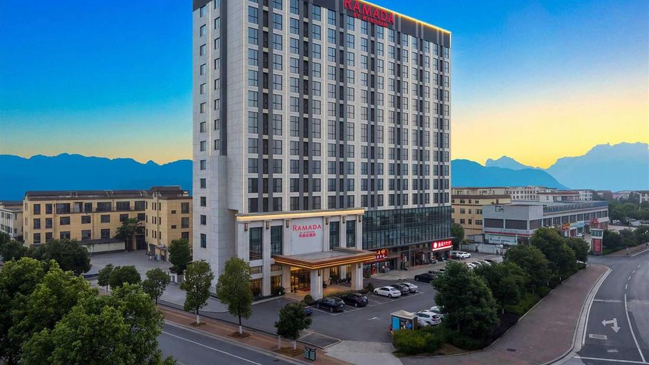 Ramada by Wyndham Zhangjiajie Exterior
