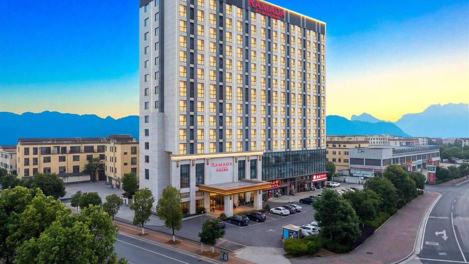 Ramada by Wyndham Zhangjiajie Exterior