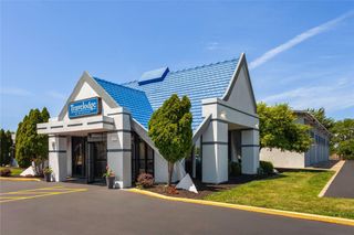 Travelodge by Wyndham Milwaukee