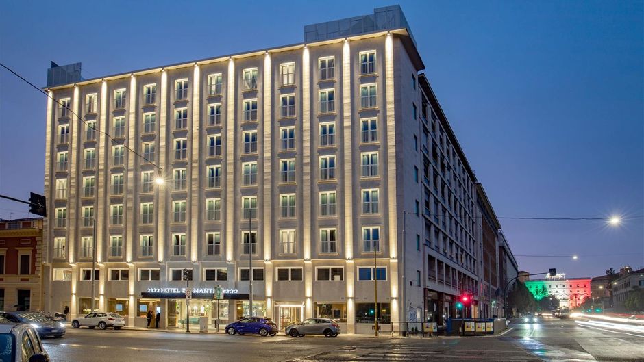 St Martin Hotel Exterior
