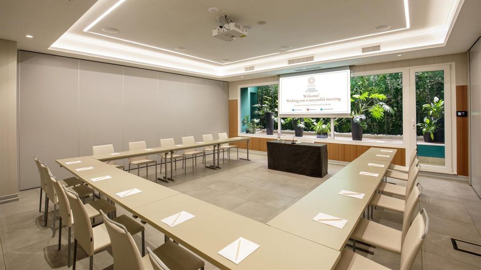St Martin Hotel Meeting