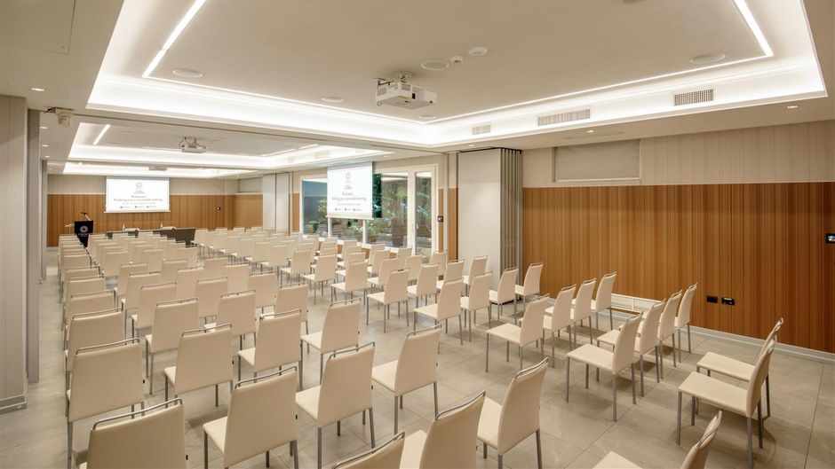 St Martin Hotel Meeting