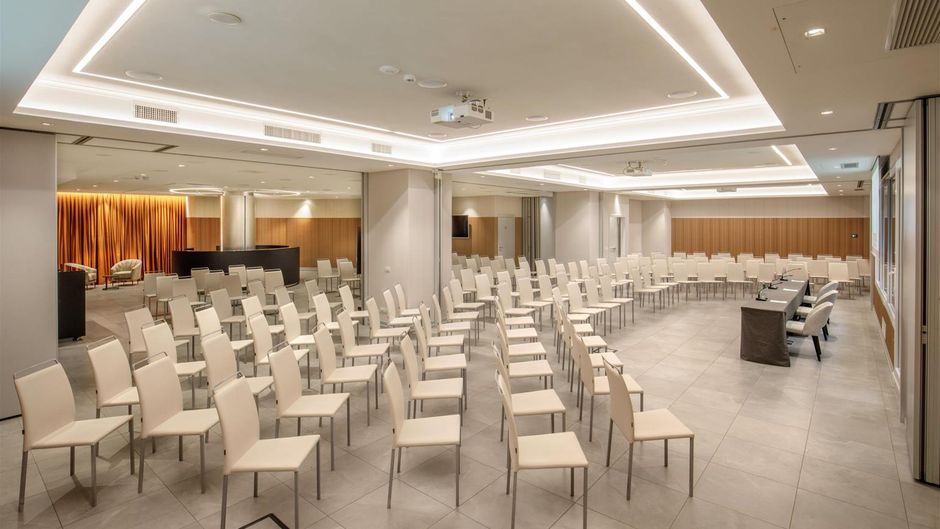 St Martin Hotel Meeting