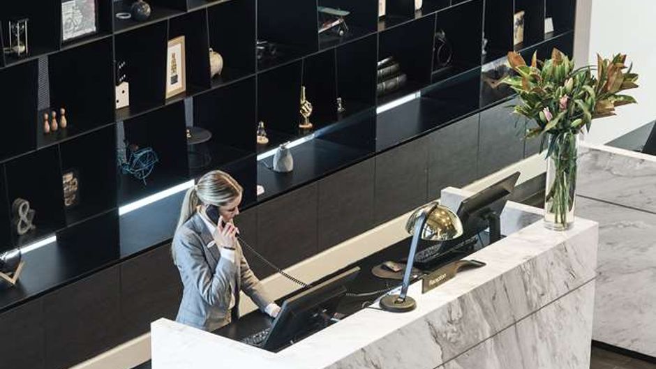 Vibe Hotel Melbourne Docklands Lobby