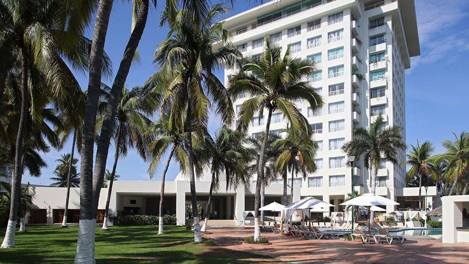 Hotel Emporio Ixtapa Exterior