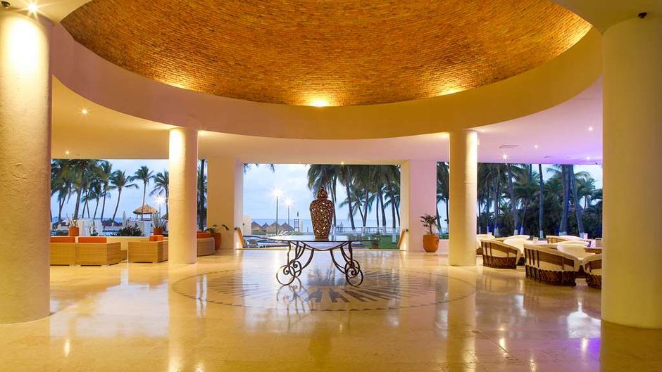 Hotel Emporio Ixtapa Lobby
