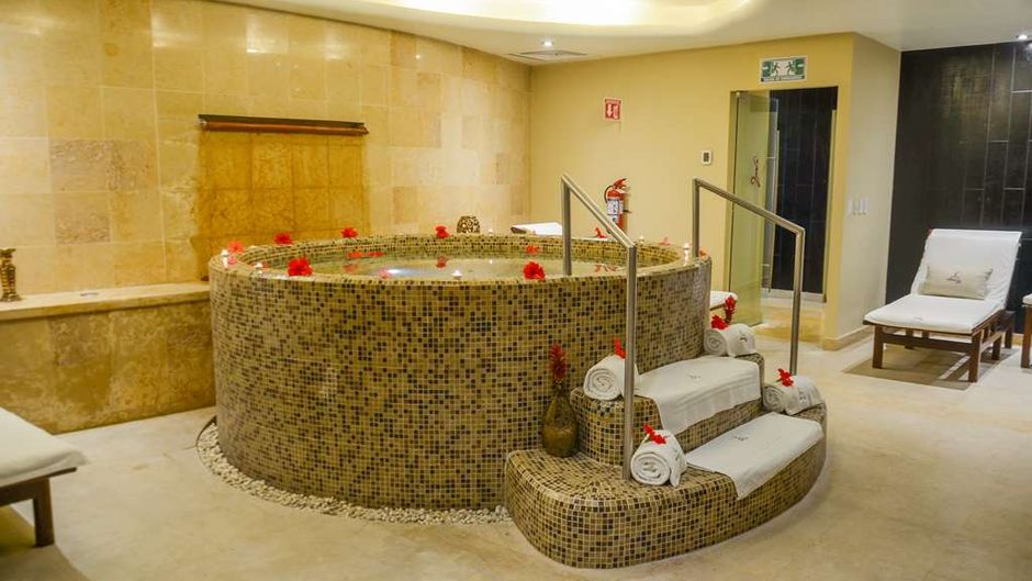 Hotel Emporio Ixtapa Spa