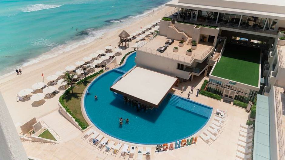 Emporio Cancun Pool