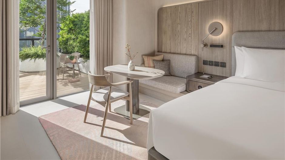 KROMO Bangkok, Curio Collection by Hilto Room