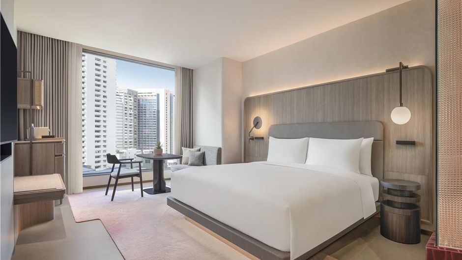 KROMO Bangkok, Curio Collection by Hilto Room