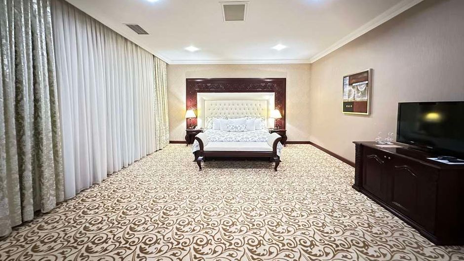 Modern Hotel Suite