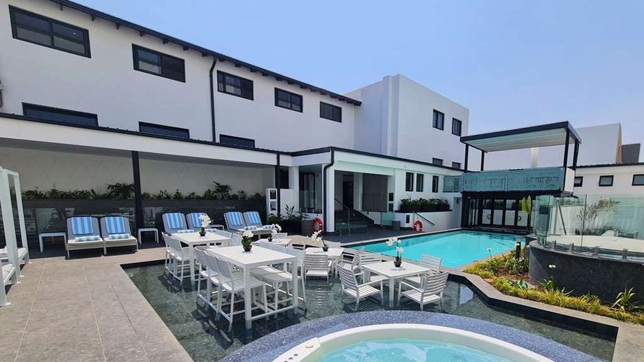 MINT Hotel 84 on Katherine Pool
