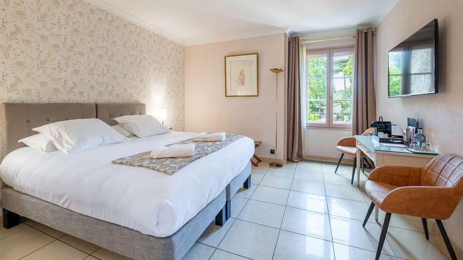 Hotel de Greuze Room
