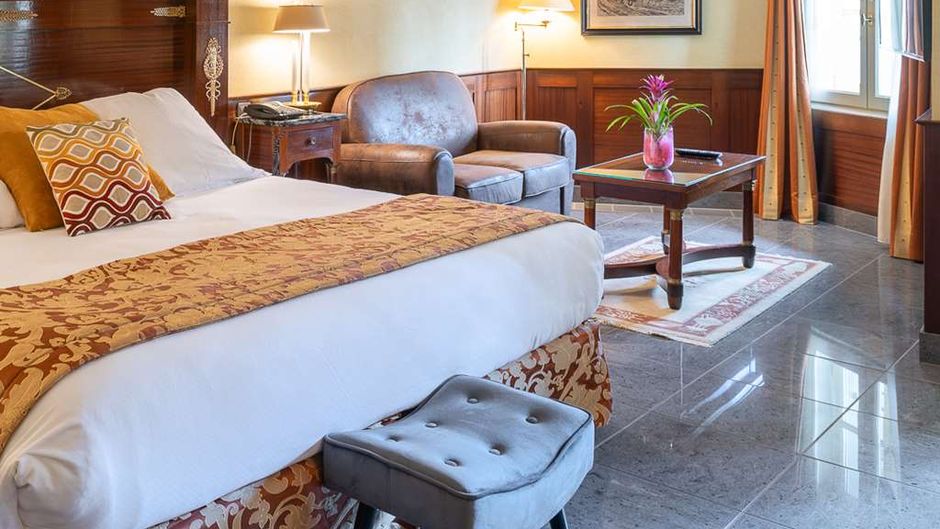 Hotel de Greuze Room