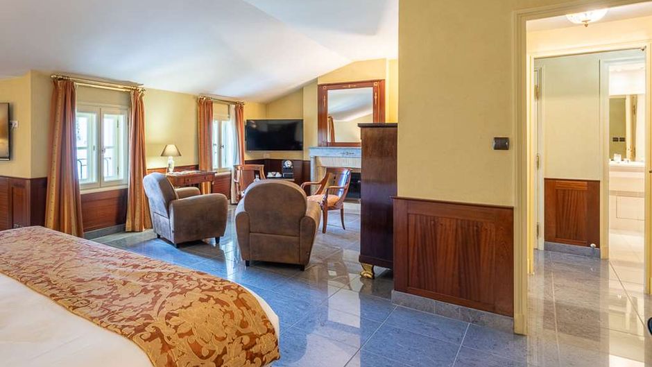 Hotel de Greuze Room