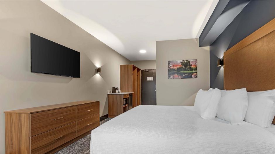 Best Western Plus Neepawa Hotel Room