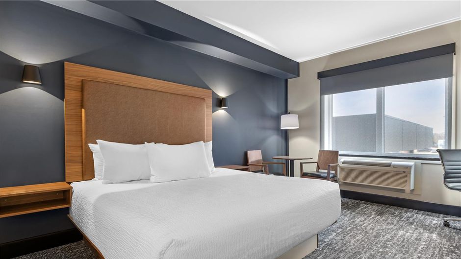 Best Western Plus Neepawa Hotel Room