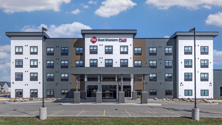 Best Western Plus Neepawa Hotel Exterior