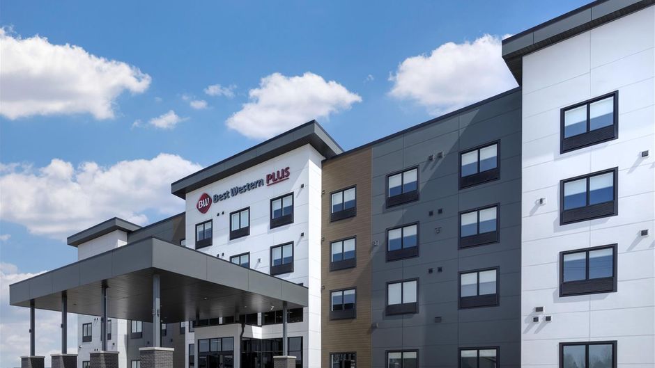 Best Western Plus Neepawa Hotel Exterior