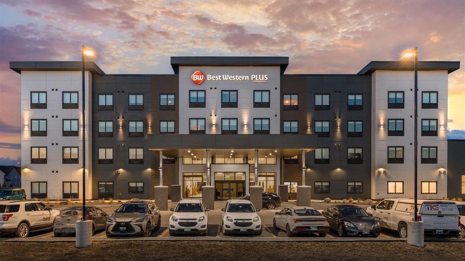 Best Western Plus Neepawa Hotel Exterior