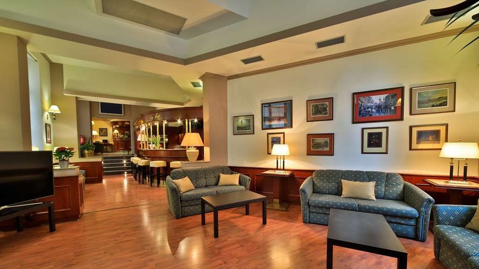 Hotel Carlton Lobby
