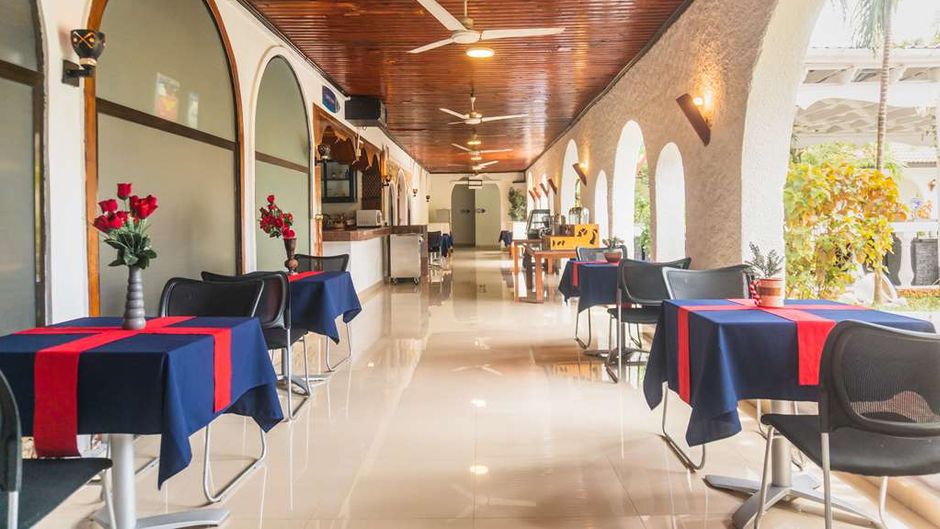 Best Western Jangwani Sea Breeze Resort Restaurant