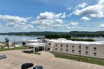 Off Shore Inn & Suites