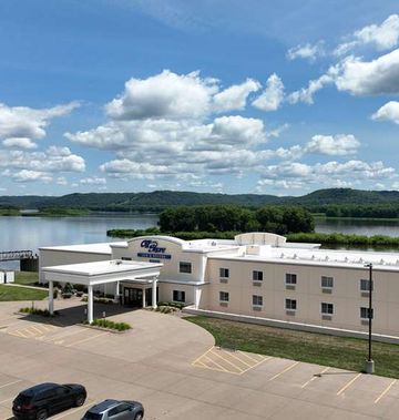 Off Shore Inn & Suites