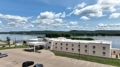 Off Shore Inn & Suites