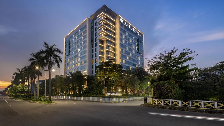 DoubleTree by Hilton Jakarta Kemayoran Exterior