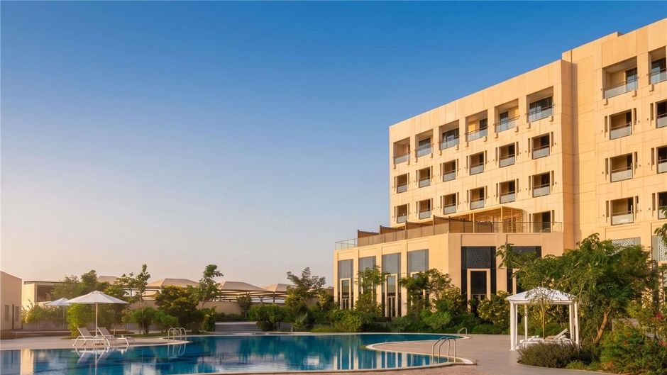 Movenpick Hotel Waad Al Shamal Pool