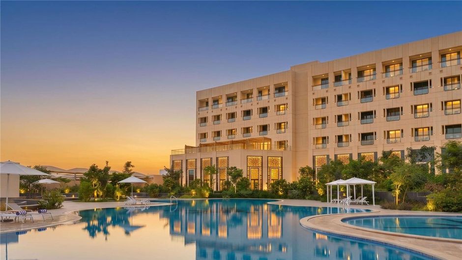 Movenpick Hotel Waad Al Shamal Pool