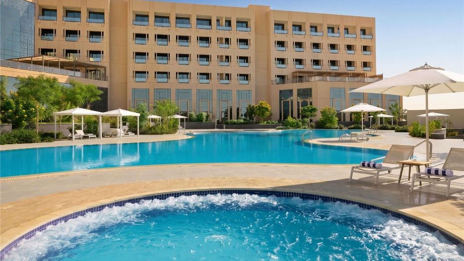 Movenpick Hotel Waad Al Shamal Pool