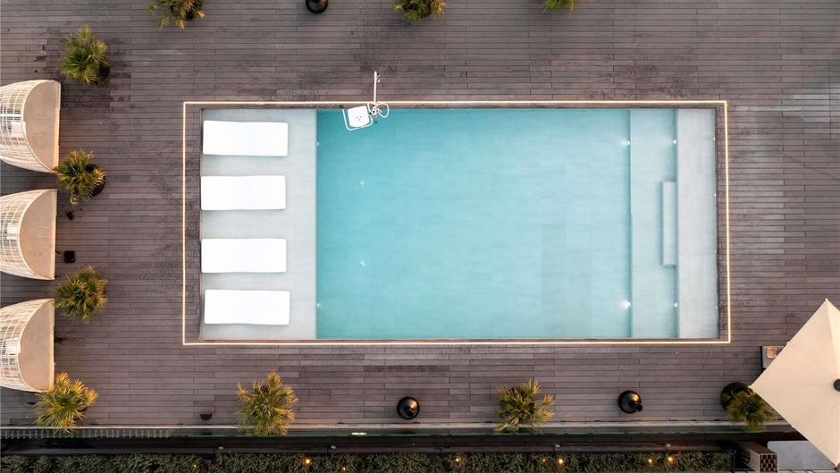 Novotel Valencia Pool