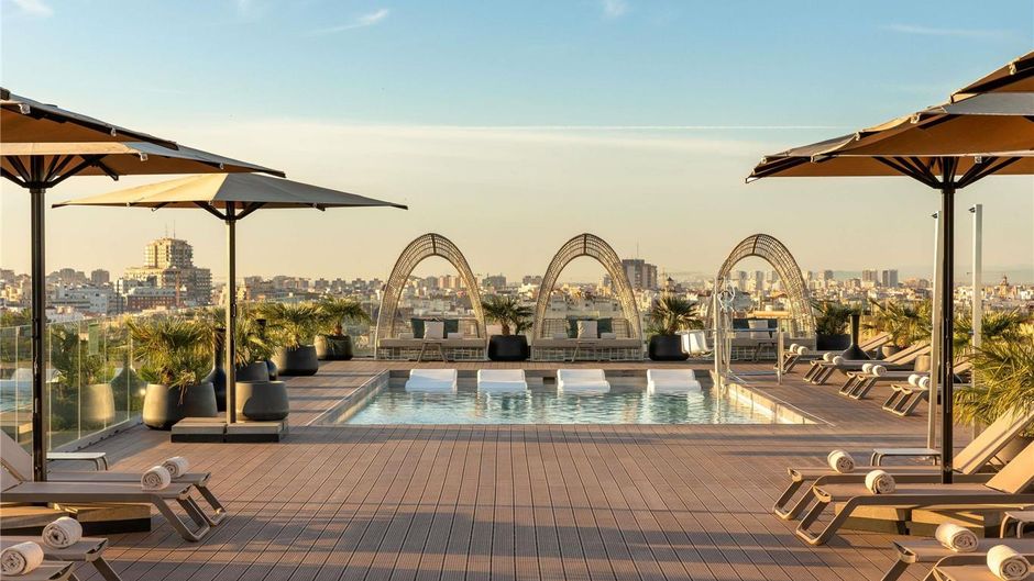 Novotel Valencia Pool