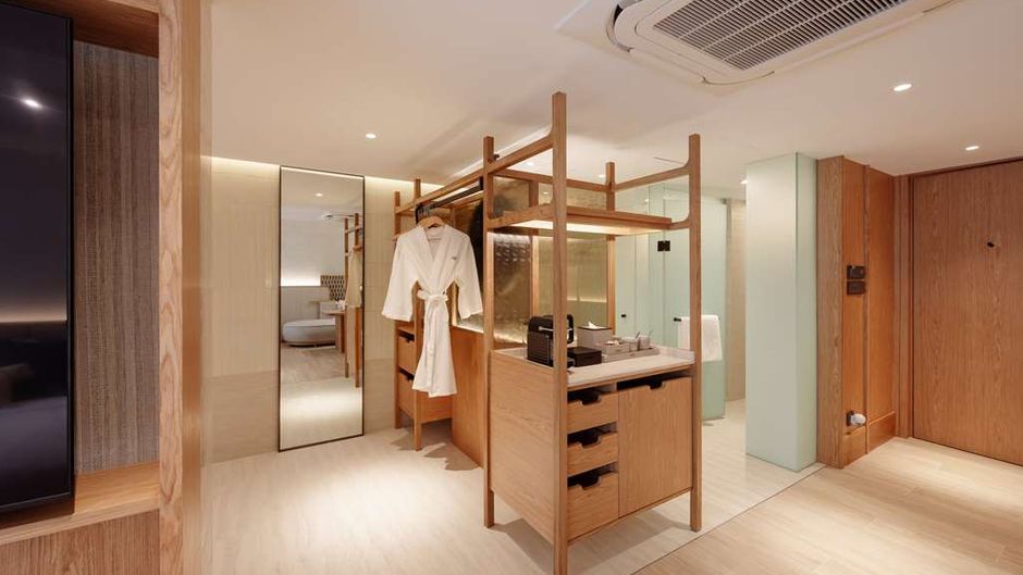 Ad Lib, Bangkok Room