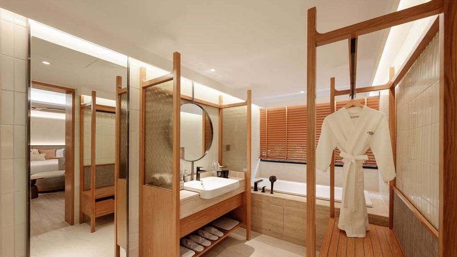 Ad Lib, Bangkok Room