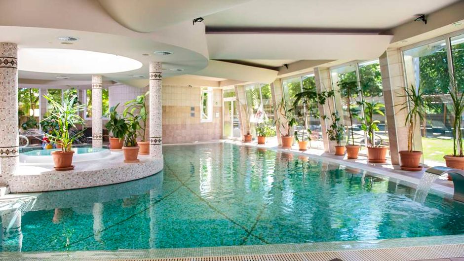 Residence Conference & Wellness Pool