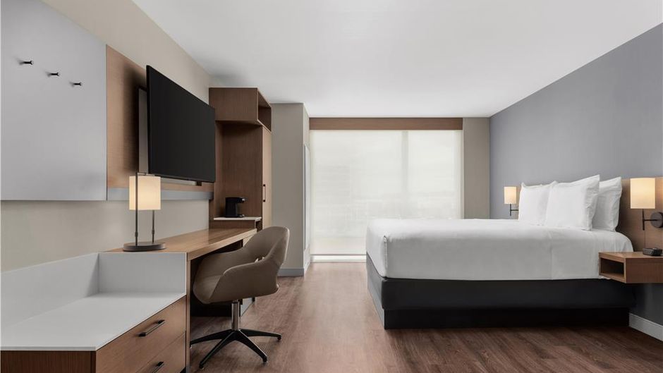 Hyatt Place/Airport Corporate Centre Suite