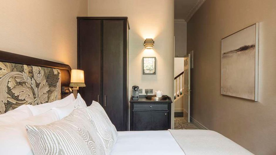 The Cliff Townhouse Room