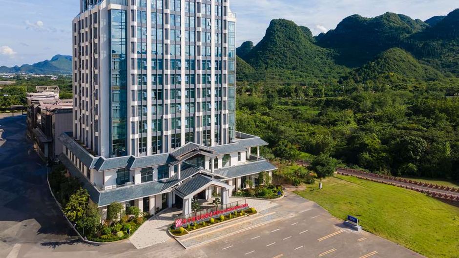 Hilton Garden Inn Xingyi Wanfenglin Exterior