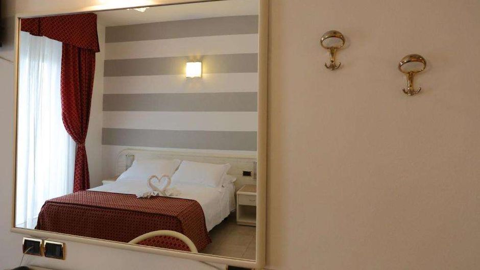 Hotel Du Soleil Room