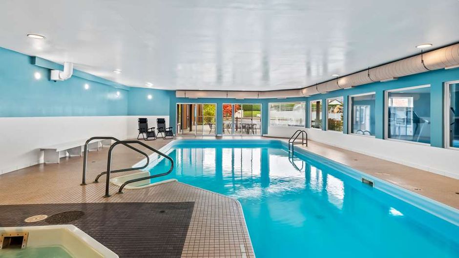 Hotel Feng, BW Signature Collection Pool
